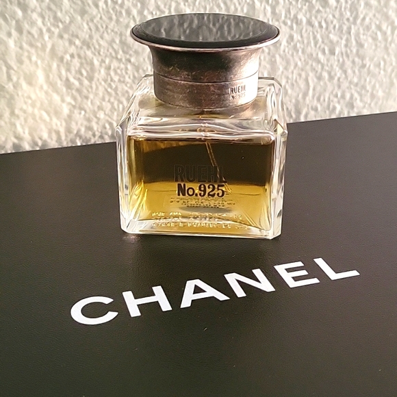 Ruehl No.925 Other - RUEHL No. 925 rare to find